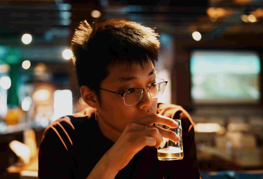 cheap sildenafil - man drinking alcohol